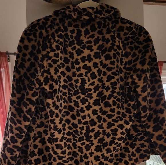 Beautiful cheetah print blazer - Picture 4 of 4
